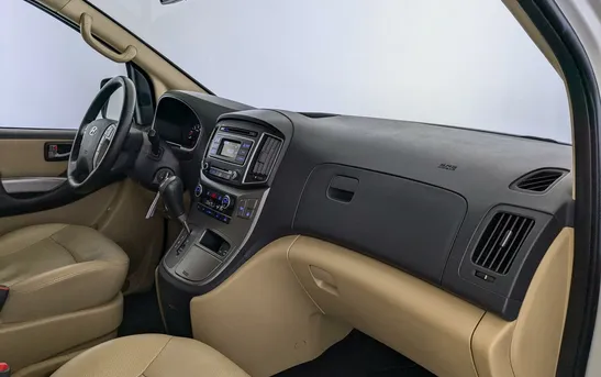 Hyundai H-1 2.50 Автоматическая, фото №1