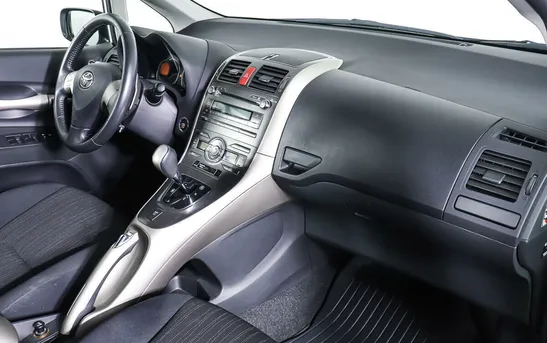 Toyota Auris 1.60 Робот, фото №1